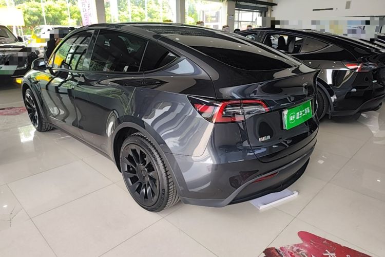 Tesla Model Y 2024 — 4