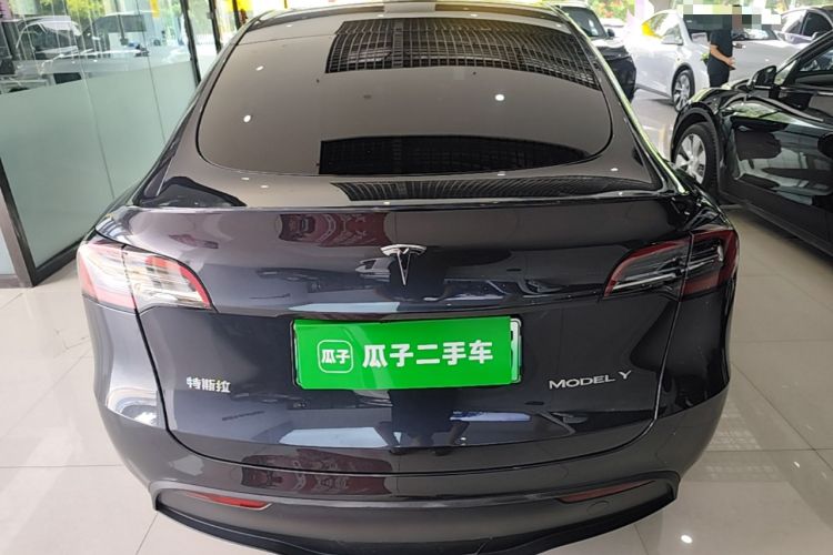 Tesla Model Y 2024 — 5
