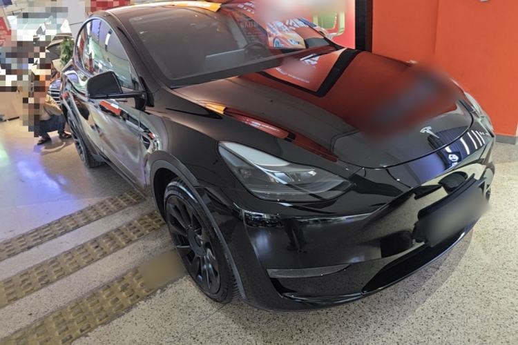 Tesla Model Y 2021 — 3