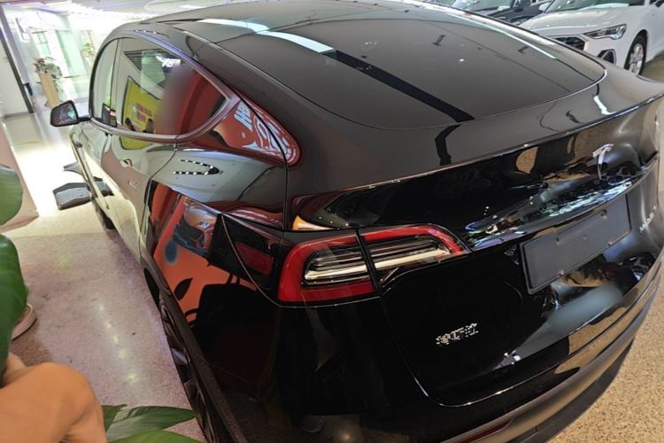Tesla Model Y 2021 — 4