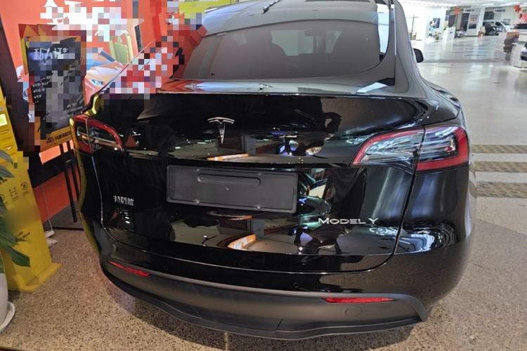 Tesla Model Y 2021 — 5