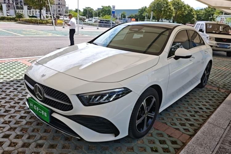 Mercedes-Benz A 200 L 2023 — фото 1