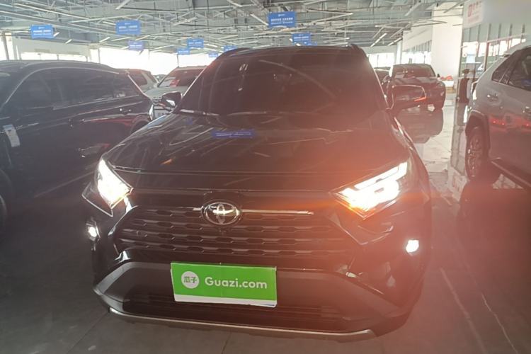 Toyota RAV4 2023 — 2