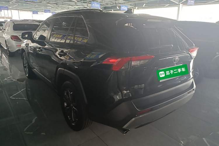 Toyota RAV4 2023 — 4