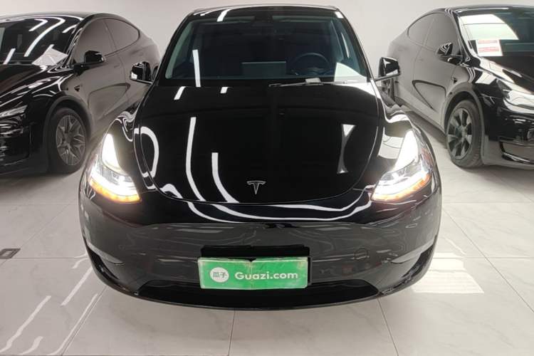 Tesla Model Y 2023 — 2