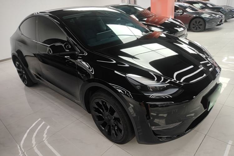 Tesla Model Y 2023 — 3