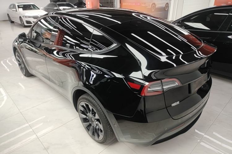 Tesla Model Y 2023 — 4