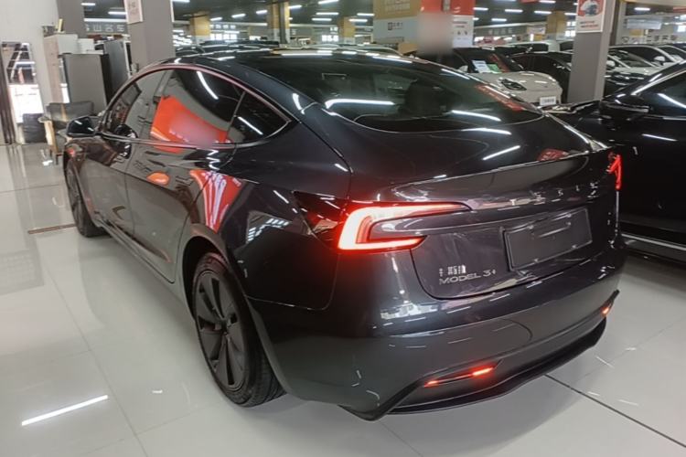 Tesla Model 3 2023 — 4