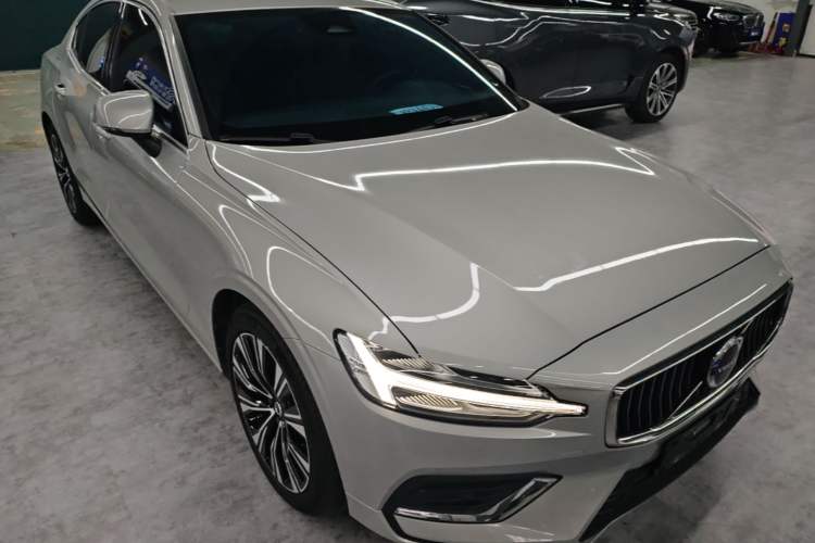 Volvo S60 2025 — 3