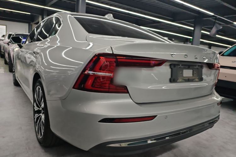 Volvo S60 2025 — 4