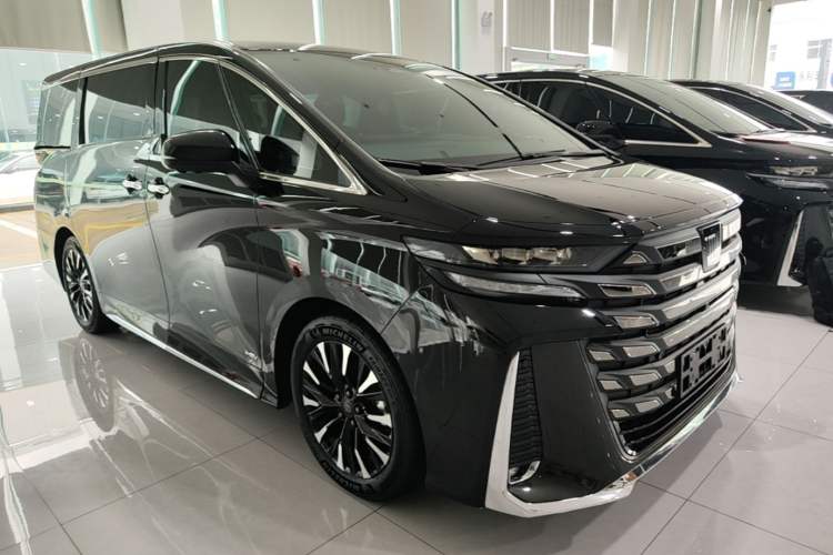 Toyota Vellfire 2024 — фото 3
