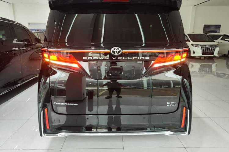 Toyota Vellfire 2024 — фото 5