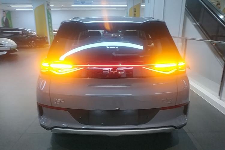 BYD Sealion 05 EV 2025 — 5