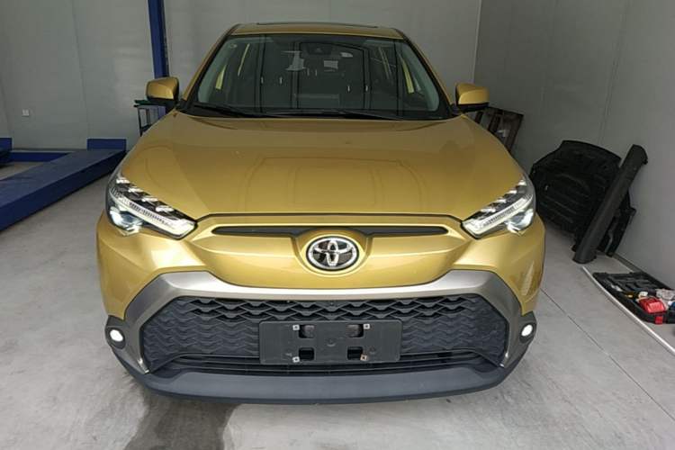 Toyota Corolla Cross 2022 — фото 2