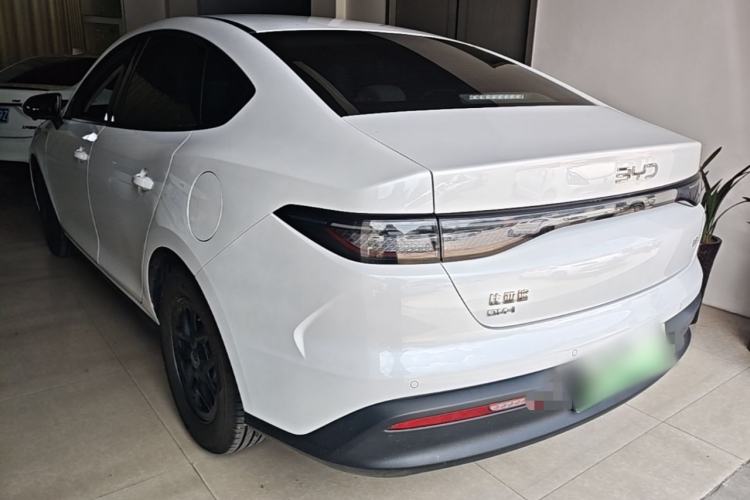 BYD Seal 05 DM-i 2025 — фото 4