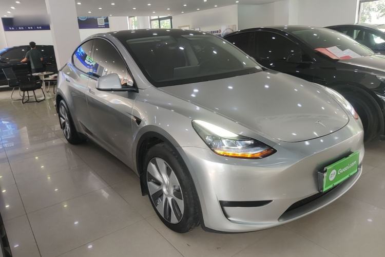 Tesla Model Y 2022 — 3