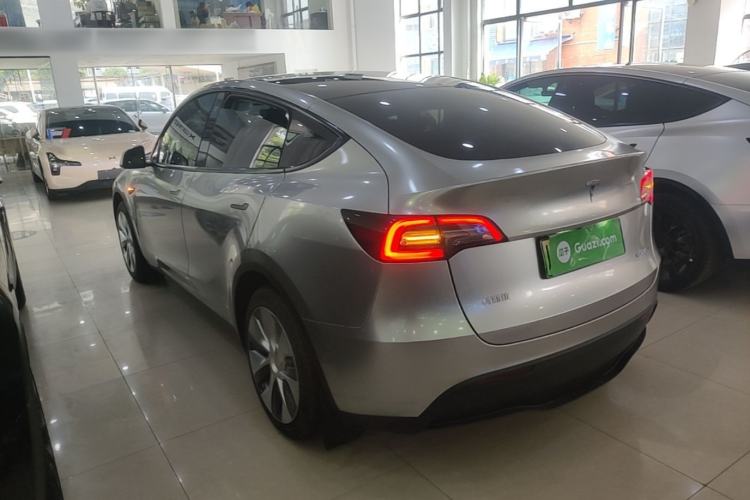 Tesla Model Y 2022 — 4