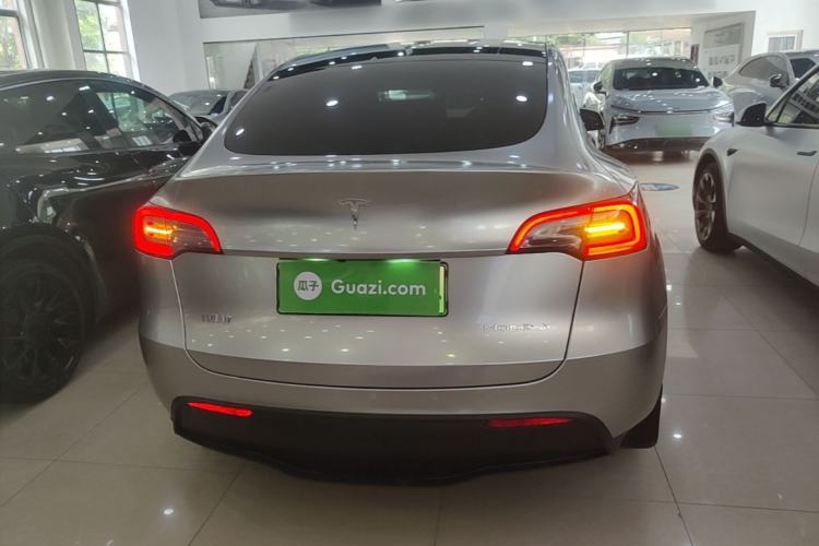 Tesla Model Y 2022 — 5