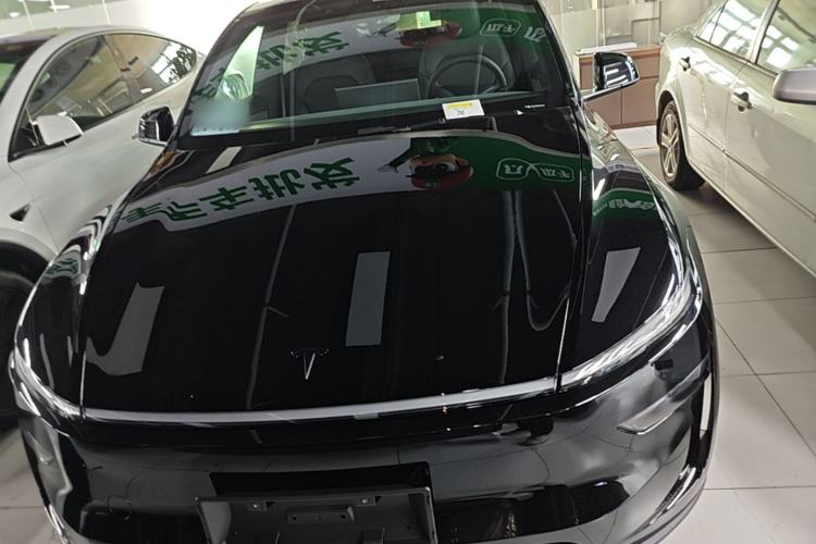 Tesla Model Y 2026 — 2