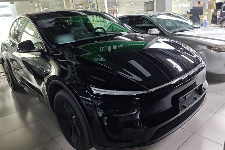 Tesla Model Y 2026 — 3