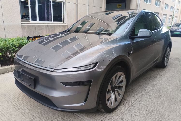 Tesla model y l 2025 — фото 1