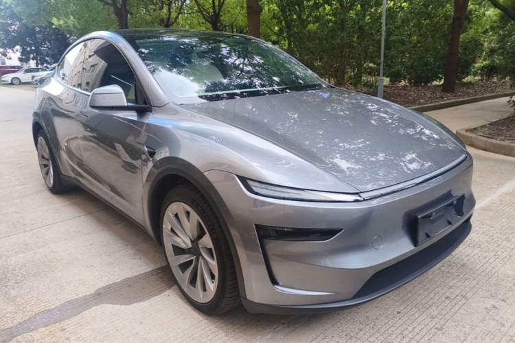 Tesla model y l 2025 — фото 3