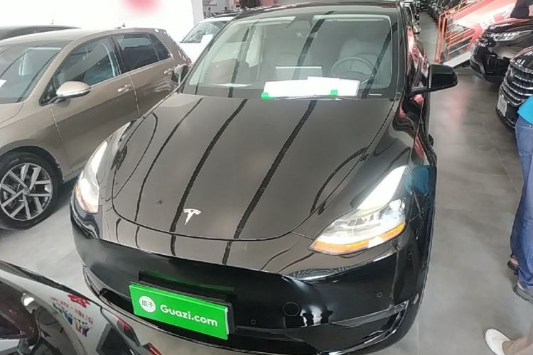 Tesla Model Y 2021 — 2