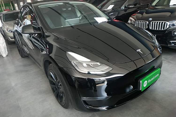 Tesla Model Y 2021 — 3