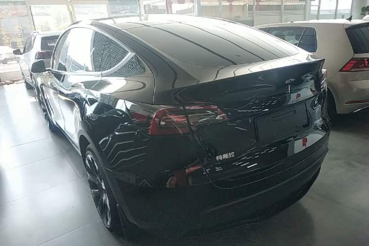 Tesla Model Y 2021 — 4