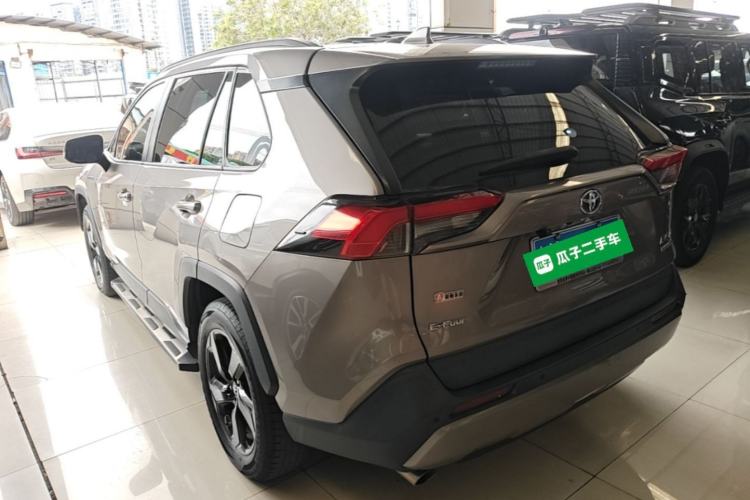 Toyota RAV4 2020 — 4