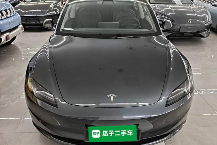 Tesla Model 3 2025 — 2