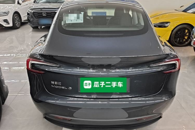 Tesla Model 3 2025 — 5