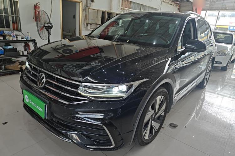 Volkswagen Tiguan L 2023 — фото 1