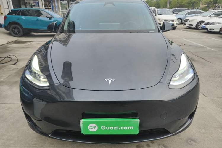 Tesla Model Y 2024 — 2