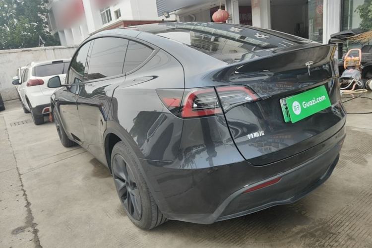 Tesla Model Y 2024 — 4
