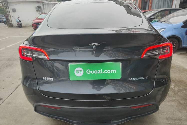 Tesla Model Y 2024 — 5