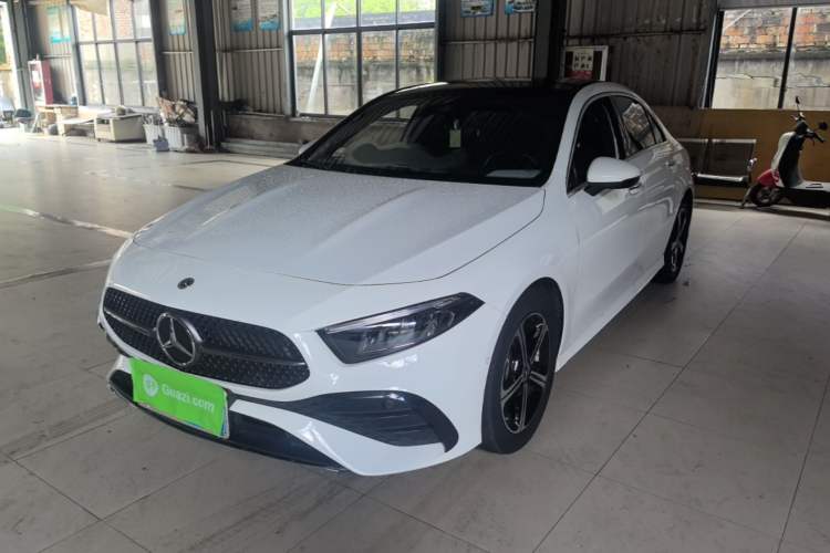 Mercedes-Benz A 200 L 2023 — фото 1