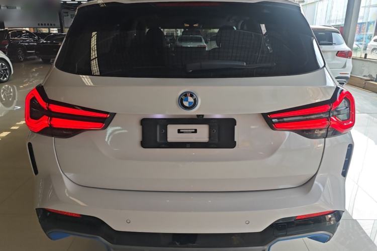 BMW iX3 2022 — фото 5