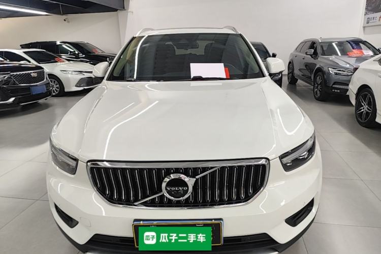 Volvo XC40 2021 — 2