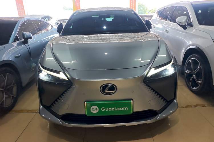 Lexus RZ 450e 2023 — 2