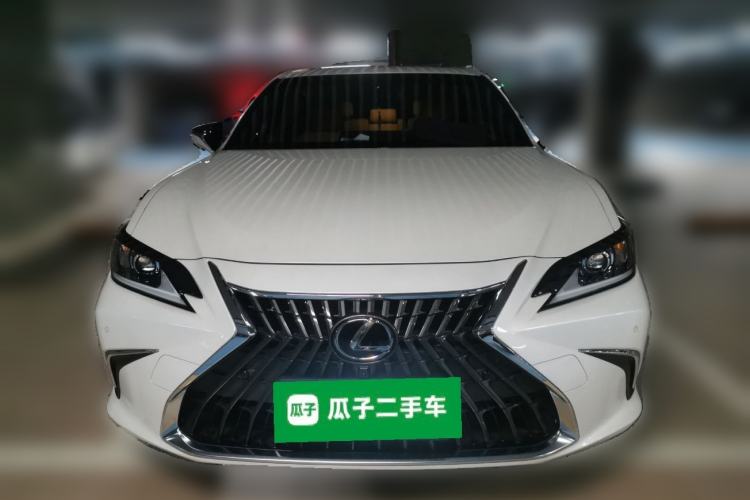 Lexus ES 200 2022 — 2
