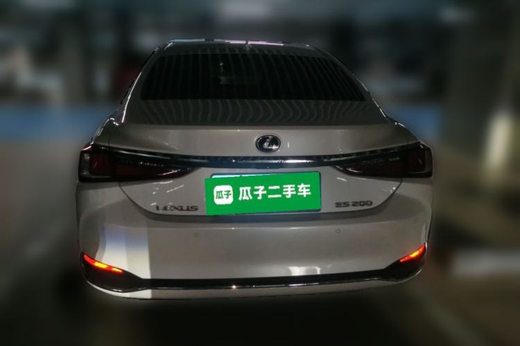 Lexus ES 200 2022 — 3