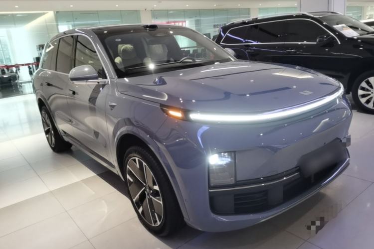 Li Auto L8 2025 — 3