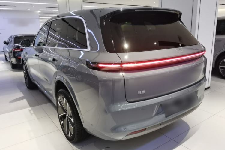 Li Auto L8 2025 — 4