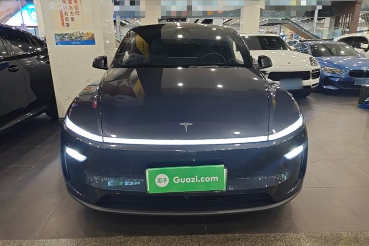 Tesla Model Y 2026 — 2