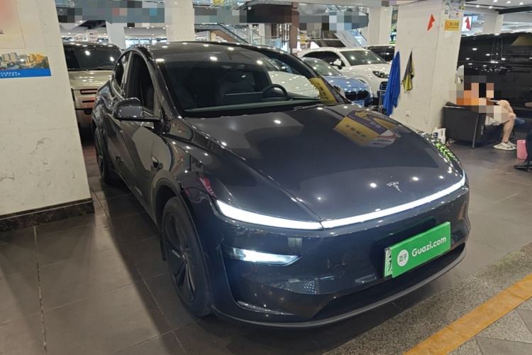 Tesla Model Y 2026 — 3
