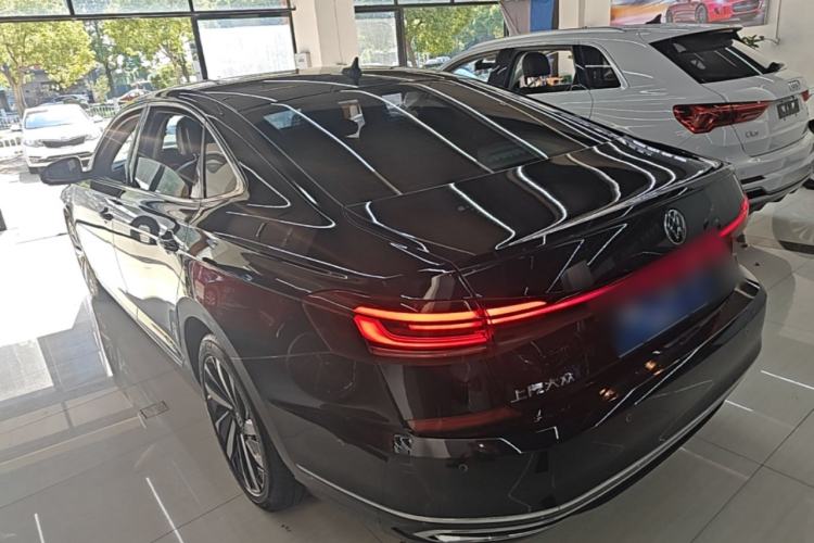 Volkswagen Passat 2023 — 4