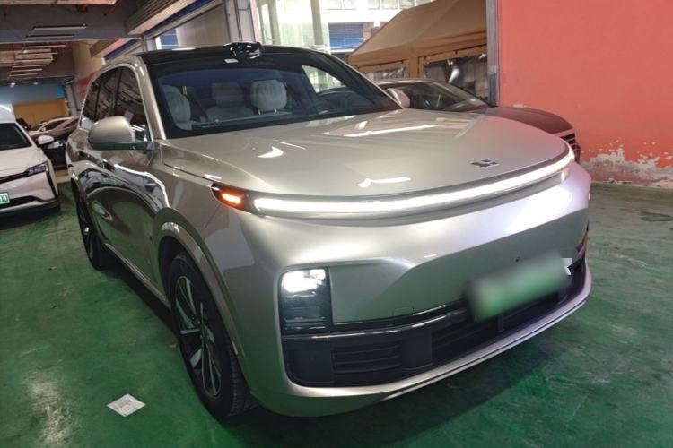 Li Auto L8 2023 — 3
