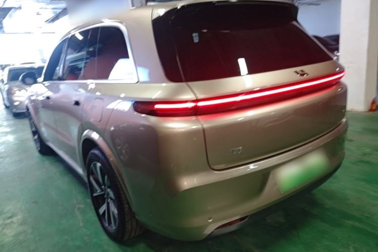 Li Auto L8 2023 — 4