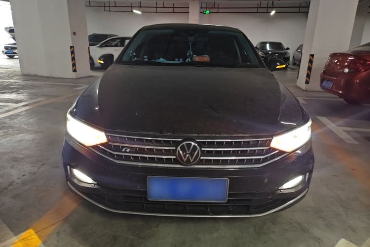 Volkswagen Magotan 2023 — 2